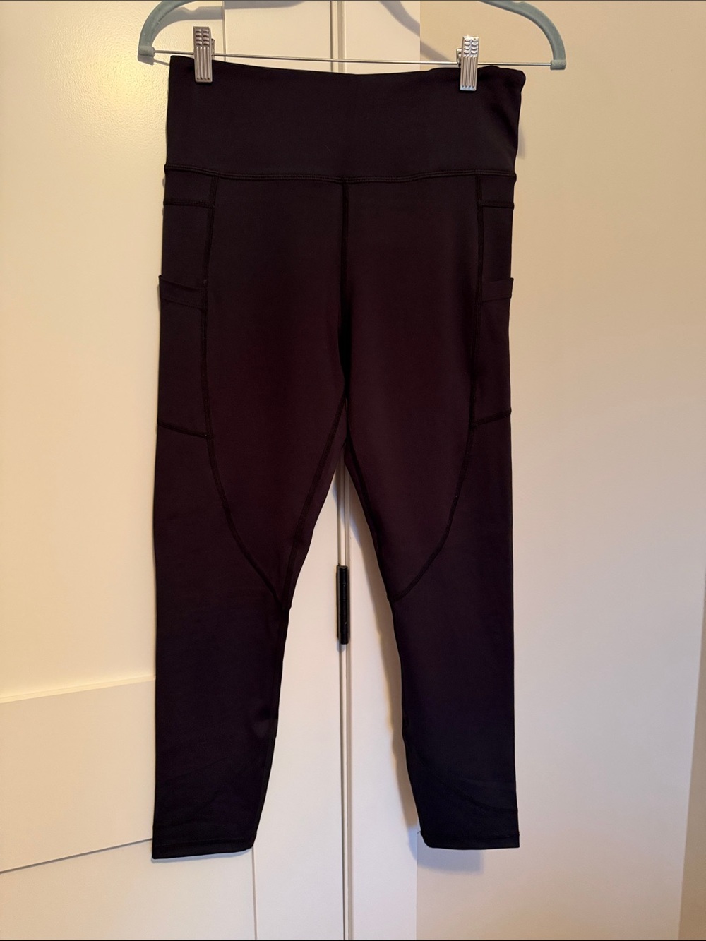 High-Waist Performance Leggings with Side Pockets - Black Size 8-10